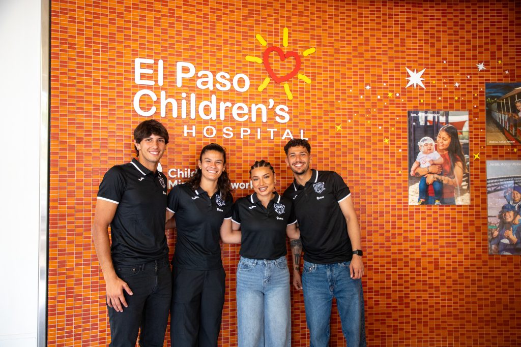 Visitan Bravos y Bravas el hospital infantil de El Paso 1 IMG 0115 1