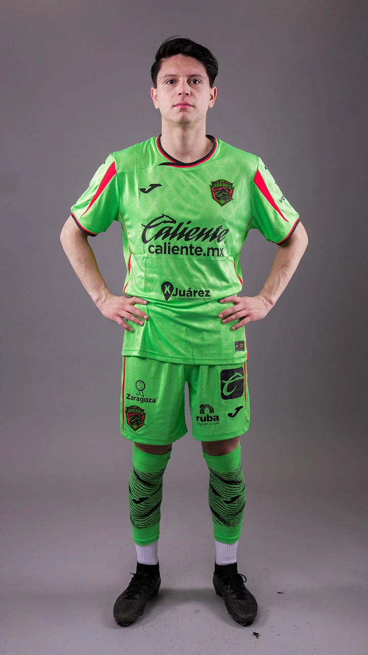 #25 Jonathan González