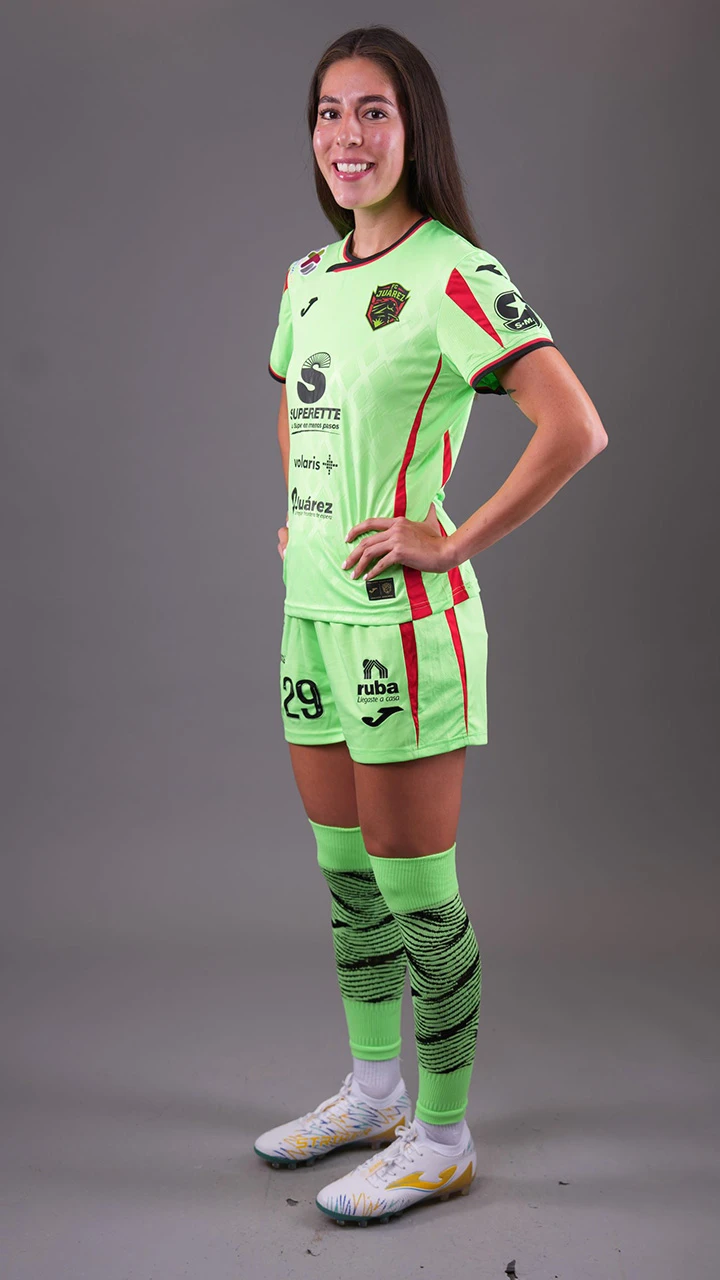 #29 Alondra Blanco