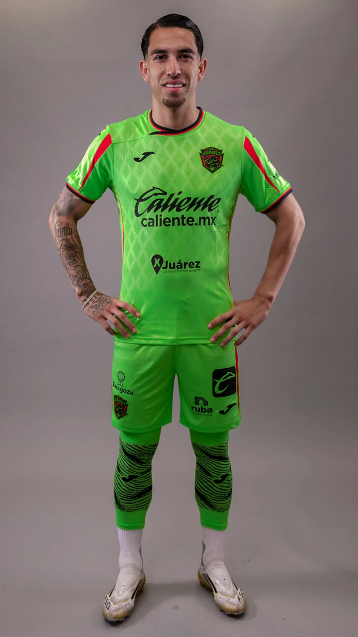 #33 Javier Nevárez