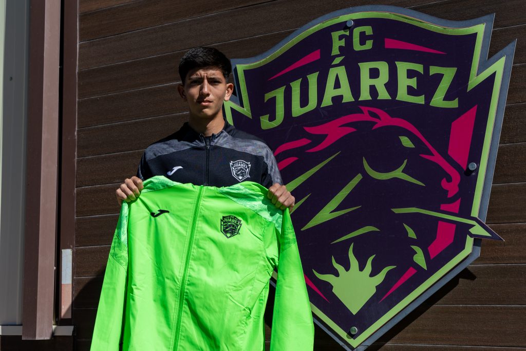 Antonio Carmona renueva contrato con FC Juárez 1 095A1223