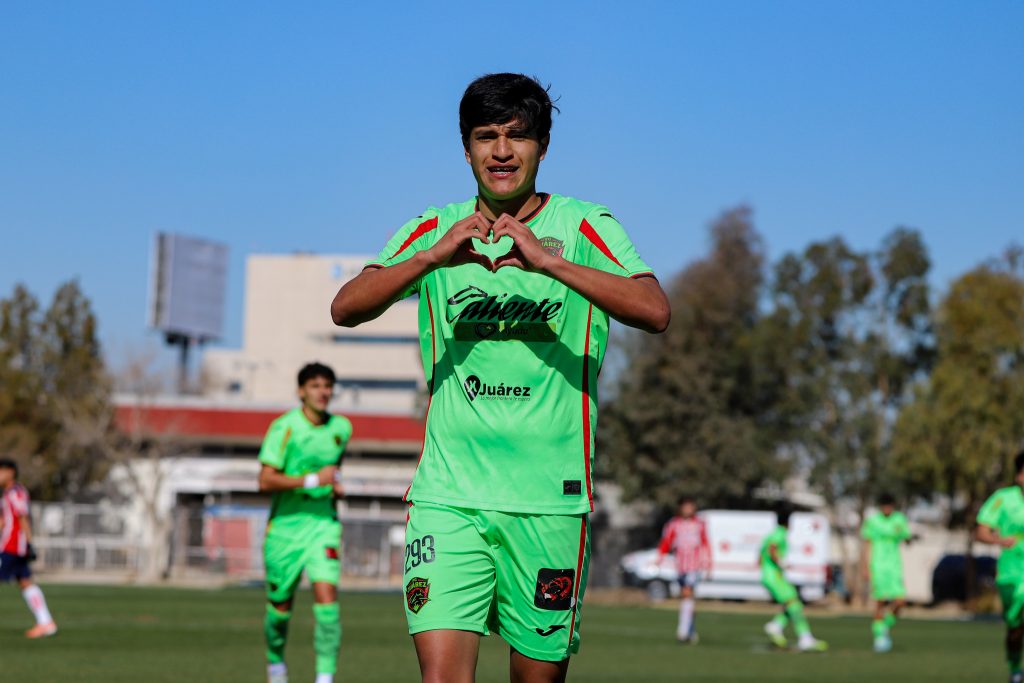 Jesús Hernández renueva su contrato con FC Juárez 1 IMG 1620 2