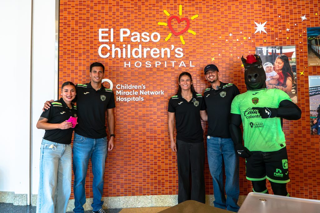 FC Juárez lleva alegría y regalos a pacientes de El Paso Children’s Hospital 1 EP CHILDRENS HOSPITAL 01